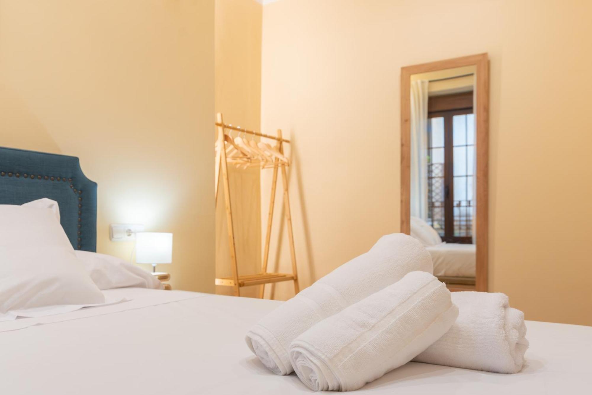 Apartamento Puerta De Cordoba- Exterior Con Balcones Buitenkant foto