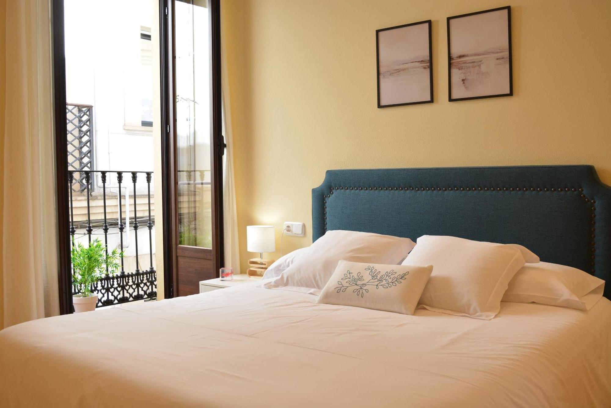 Apartamento Puerta De Cordoba- Exterior Con Balcones Buitenkant foto