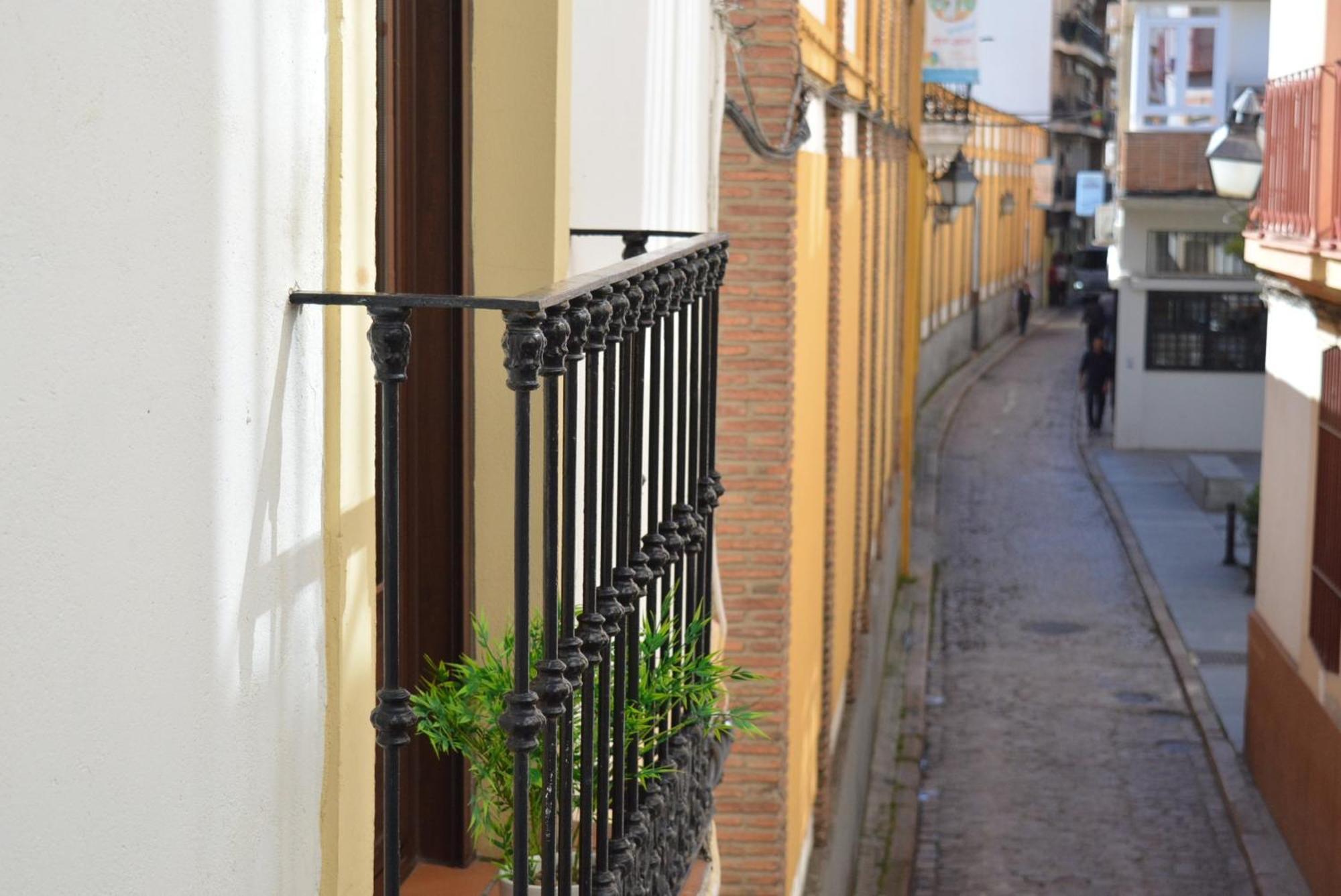 Apartamento Puerta De Cordoba- Exterior Con Balcones Buitenkant foto